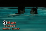 裸露類(lèi)型：泳池嬉春</br>裸露明星：梅蘭妮·林斯基 克里斯托弗·阿伯特</br>點(diǎn)評(píng)：35歲剛剛離婚的熟女明斯基在事業(yè)失敗后，搬回到父母家里。而這時(shí)她卻愛(ài)上了19歲的小伙子杰瑞米，這段泳池中的裸泳春情可說(shuō)挑逗性極強(qiáng)。