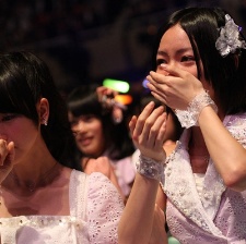 AKB48纪录片：少女们从泪水的背后看到什么？