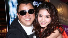 曾志伟安抚周秀娜情伤 “爱的抱抱”展开追求