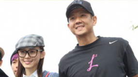 黑人、范范关怀独居老人 JPM王子、毛弟送温暖