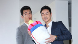 杨一展、林佑威当帅气奶爸 两男人擦出暧昧火花