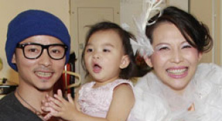 蔡少芬挺大肚超短裙性感出镜 情人节张晋送惊喜