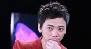 信擔(dān)任光影星播客 新作造型百變力戰(zhàn)“犀利哥”