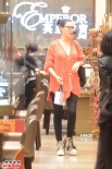 应采儿略显孕相不舍买钻饰 为宝宝健康全面戒烟