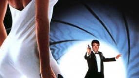《007：黎明生机》片段 邦德线人遇刺007陷危机