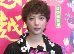 王珞丹“村晚”独爱王宝强 自曝曾遭柿子“误伤”