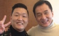 鳥叔曬與成龍合影 豎剪刀手化身小粉絲獻(xiàn)殷勤