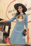 范冰冰参观芭比娃娃工厂 扮嫩展少女可爱一面