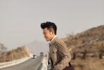 刘恺威旅行写真洒脱自然 午后独自享受公路风光
