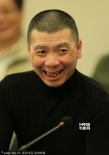 明星政協(xié)委員出席會議 成龍、馮小剛等萌態(tài)十足