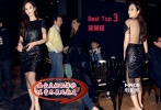 <strong>時裝周碎碎念：</strong>“最勞?！眳桥宕壬泶╃U空露背皮裙美艷回眸，襯托出白嫩肌膚，腳踩裸色高跟更顯小腿纖長，吳佩慈以這身代表作開啟她的時裝周的“著裝日記” 。