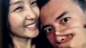 何潔三里屯獲男友下跪求婚 微博曬合影鉆戒秀幸福