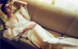 宋佳妩媚时尚写真露性感胸线 用摩登风格演角色