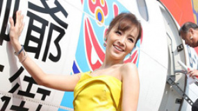 侯佩岑亮黄色裙装甜美亮相 一大早搭专机去血拼
