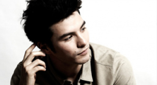 林辰唏秀私家“微紀(jì)錄” 岳小風(fēng)顯精壯不知人魚線