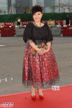 at17成員林二汶亮相紅毯 紅鞋可愛項(xiàng)鏈素樸獨(dú)特
