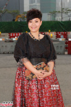at17成員林二汶亮相紅毯 紅鞋可愛項(xiàng)鏈素樸獨(dú)特