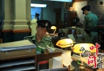 陈小春“叶问”中饰警员。