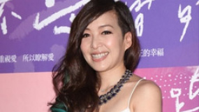 路嘉怡新書賣破兩萬(wàn)本 靈感來(lái)源眾女星情感故事