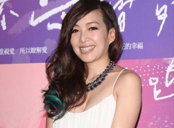 路嘉怡新书卖破两万本 灵感来源众女星情感故事