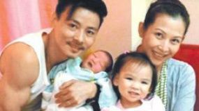 蔡少芬再添一女幸福满溢 老公张晋微博首秀全家福