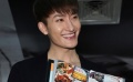 SJ-M成員周覓來臺賣書歡慶27歲 粉絲擠爆場面失控