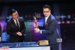 周显扬捧奖杯含蓄带笑 凭《大追捕》获新晋导演