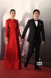 梁朝偉夫婦攜手甜蜜出場 劉嘉玲紅裙優(yōu)雅艷麗