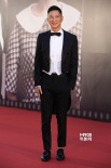 张家辉穿黑色西装尽显绅士气质 提名最佳男主角