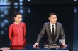 刘嘉玲红装素裹气质佳 与华仔同台颁最佳电影奖
