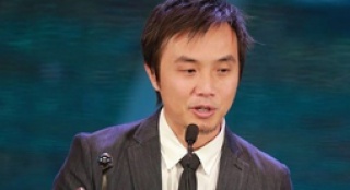 萬梓良與嫩模文詠珊頒獎 奚仲文獲得最佳美術(shù)指導(dǎo)