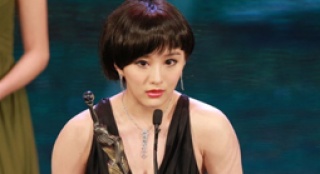 陈静荣获最佳女配角奖 刘伟强拿郑伊健调侃梁咏琪