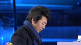 郎朗深情演奏《我爱你中国》 现场观众掌声雷动