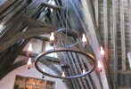 影片中哈利·波特和朋友們經(jīng)常光顧的三把掃帚酒吧（The Three Broomsticks Pub）和豬頭酒吧（Hog’s Head Pub）將為游客們提供傳統(tǒng)的英式美食和飲品。最有特色的當(dāng)屬黃油啤酒（Butterbeer）和南瓜汁（Pumpkin Juice）咯。