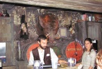 影片中哈利·波特和朋友們經(jīng)常光顧的三把掃帚酒吧（The Three Broomsticks Pub）和豬頭酒吧（Hog’s Head Pub）將為游客們提供傳統(tǒng)的英式美食和飲品。最有特色的當(dāng)屬黃油啤酒（Butterbeer）和南瓜汁（Pumpkin Juice）咯。