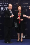 中国电影家协会主席李前宽现身 西服革履精神足