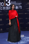 众评委悉数亮相电影节闭幕式 红衣美女成蓝毯焦点