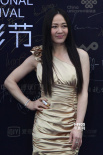 孫寧穿黑白套裝簡(jiǎn)約優(yōu)雅 李琳金色長(zhǎng)裙魅力大放
