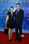 陈凯歌沉稳庄重显示知识分子气质 妻子陈红相伴