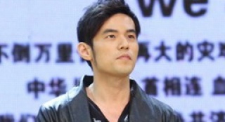 周杰倫為災(zāi)區(qū)捐款100萬 攜大學(xué)生“傳遞正能量”