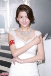 吴千语白色婚纱如预演婚礼 称赞男友林峰一百分