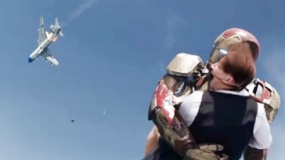 《钢铁侠3》中文片段 飞机爆炸乘客散落空中救人