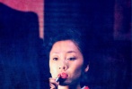 神樂(lè)坂惠早年是著名的寫(xiě)真女王，后來(lái)轉(zhuǎn)型為電影演員。