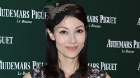 李嘉欣露半球驚艷逼人談愛(ài)子 汪圓圓不急生子