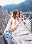 《人間蒸發(fā)》曝阿布真理寫真 穿碎花裙笑容迷人