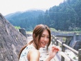 《人间蒸发》曝阿布真理写真 穿碎花裙笑容迷人
