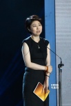 才女导演薛晓路现身百合奖 小黑裙尽显超人气质