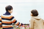 上野树里和松本润饰演的年轻情侣正在享受甜蜜的恋爱时光。