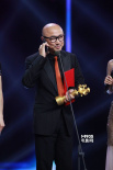 榮獲最受歡迎導(dǎo)演獎(jiǎng) 徐崢登臺(tái)青蔥舊照遭曝光