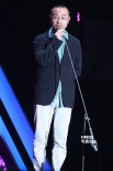刘仪伟亮相大电影颁奖现场 幽默开涮显搞怪本色